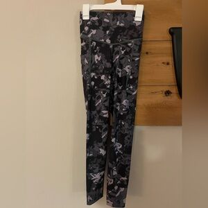The North Face Women's Gray & Black Camouflage Leggings